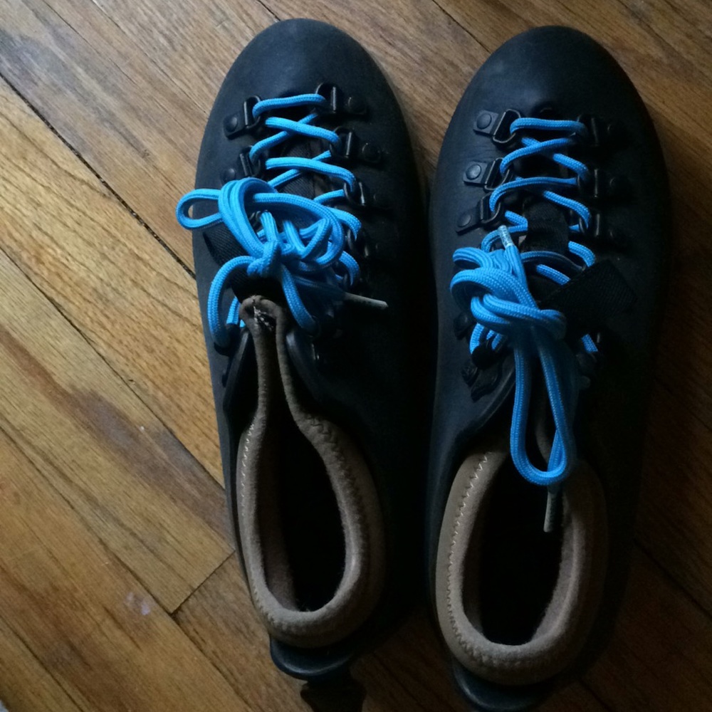 vegan native hiking boots, men’s 7, women’s 9